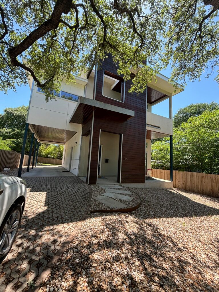 Austin 70704 modern home with flat roof