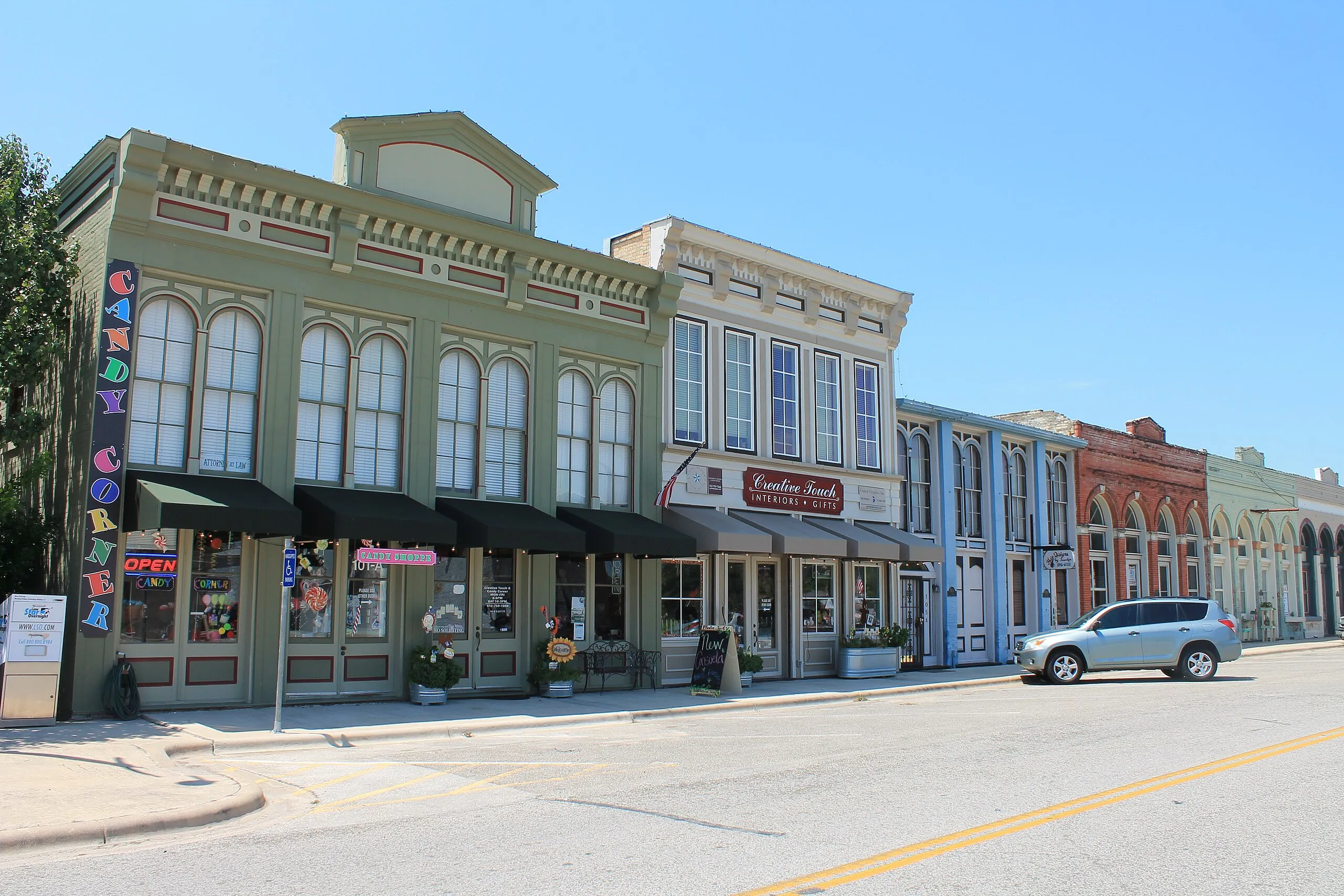 Hutto Texas store fronts